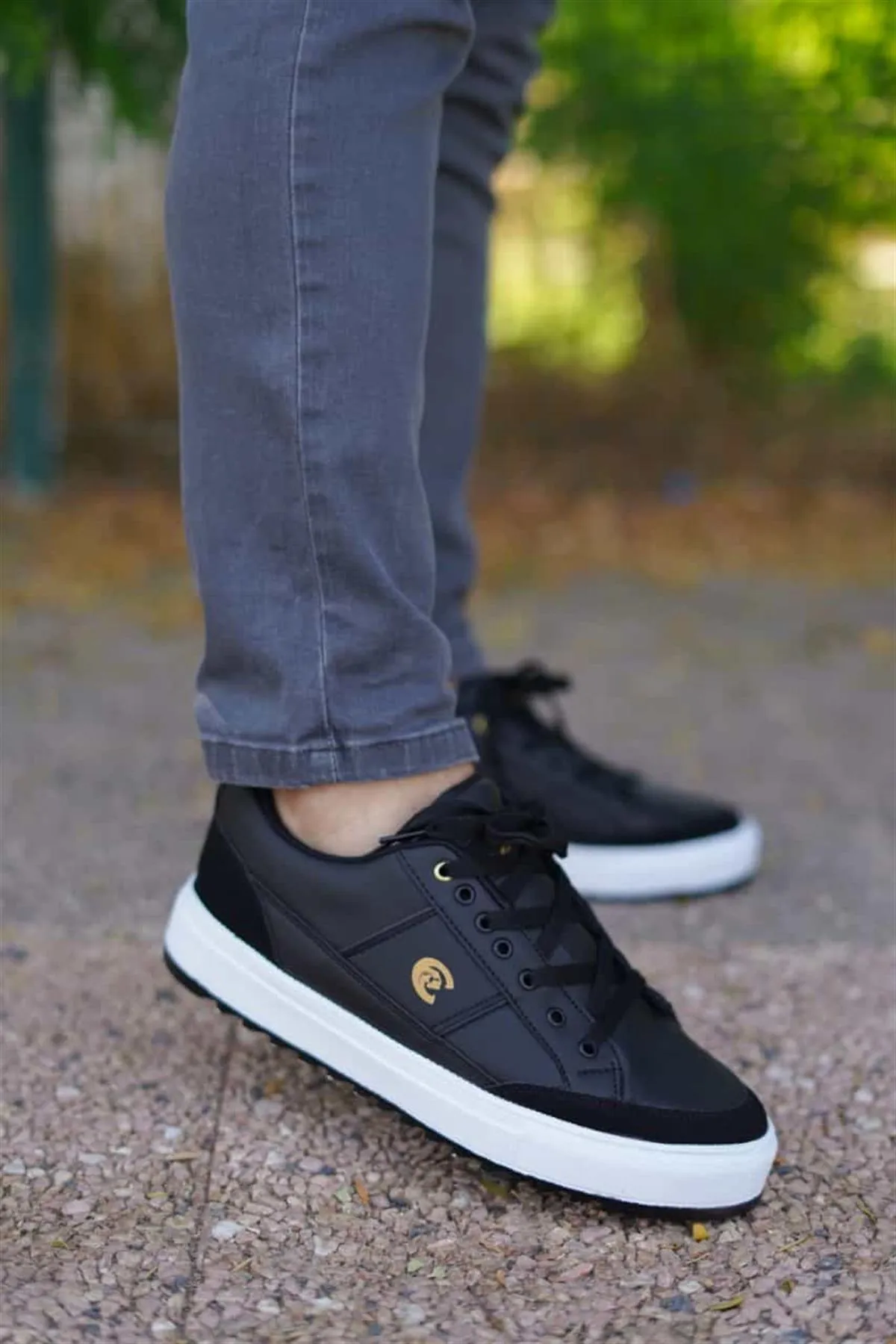 Men's Black Orthopedic Flat Sole Sneaker